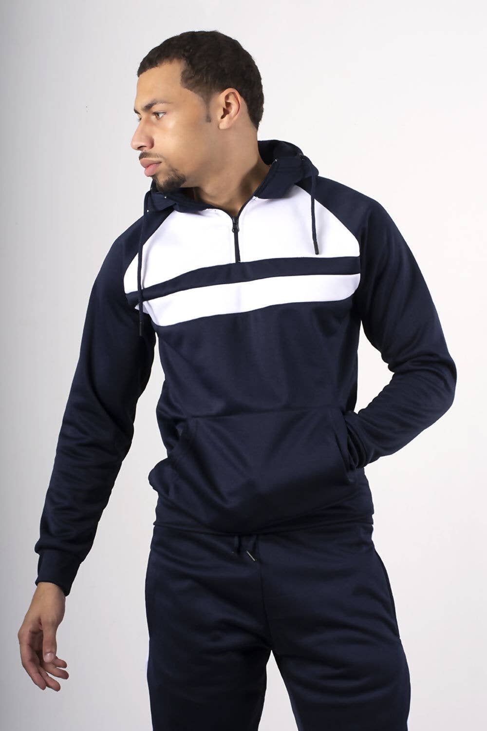 MARINE Blauwe trainingspak met witte voorzijde en halve ritssluiting met capuchon voor groothandel op Faire1
