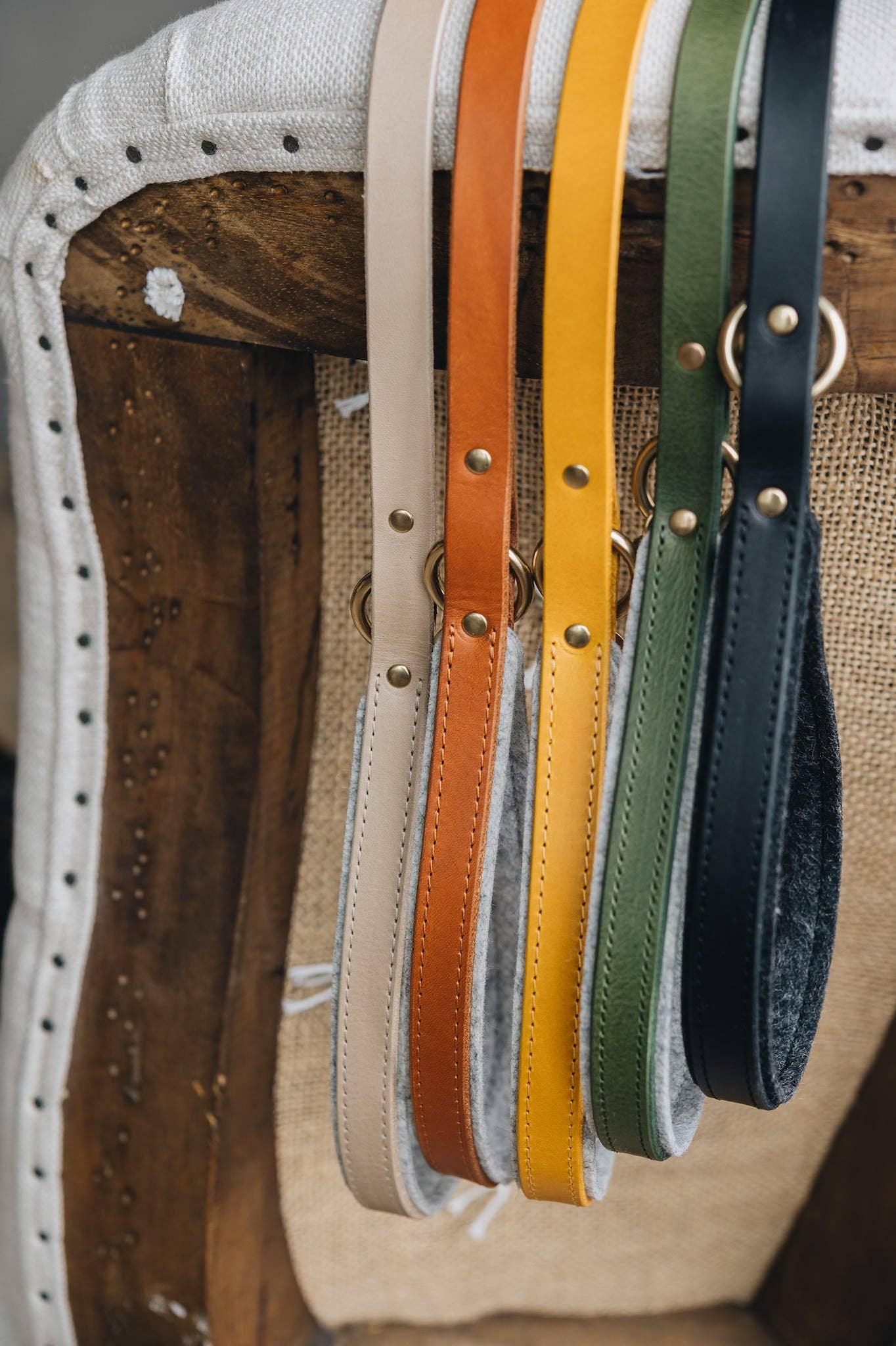 BAND&ROLL - Wholesale Pet Leash - Dog - LIGHTWEIGHT SHORT LEATHER LEASH. HITCH air17