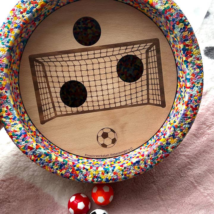 Kreativwerkstatt Hehenberger e.U – Großhandel Holzspielzeug – Kinder – Fußballtor | Aktivitätsplatte kompatibel mit Stapelstein® – Montessori inspiriertes Spielzeug aus Holz – Motorikspiel & Rollenspiel Zubehör – Kinder Lernspielzeug