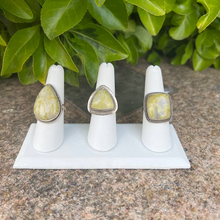 Anello in argento Sterling 925 con serpentina naturale per la vendita all'ingrosso da parte di GTG Gems Corp