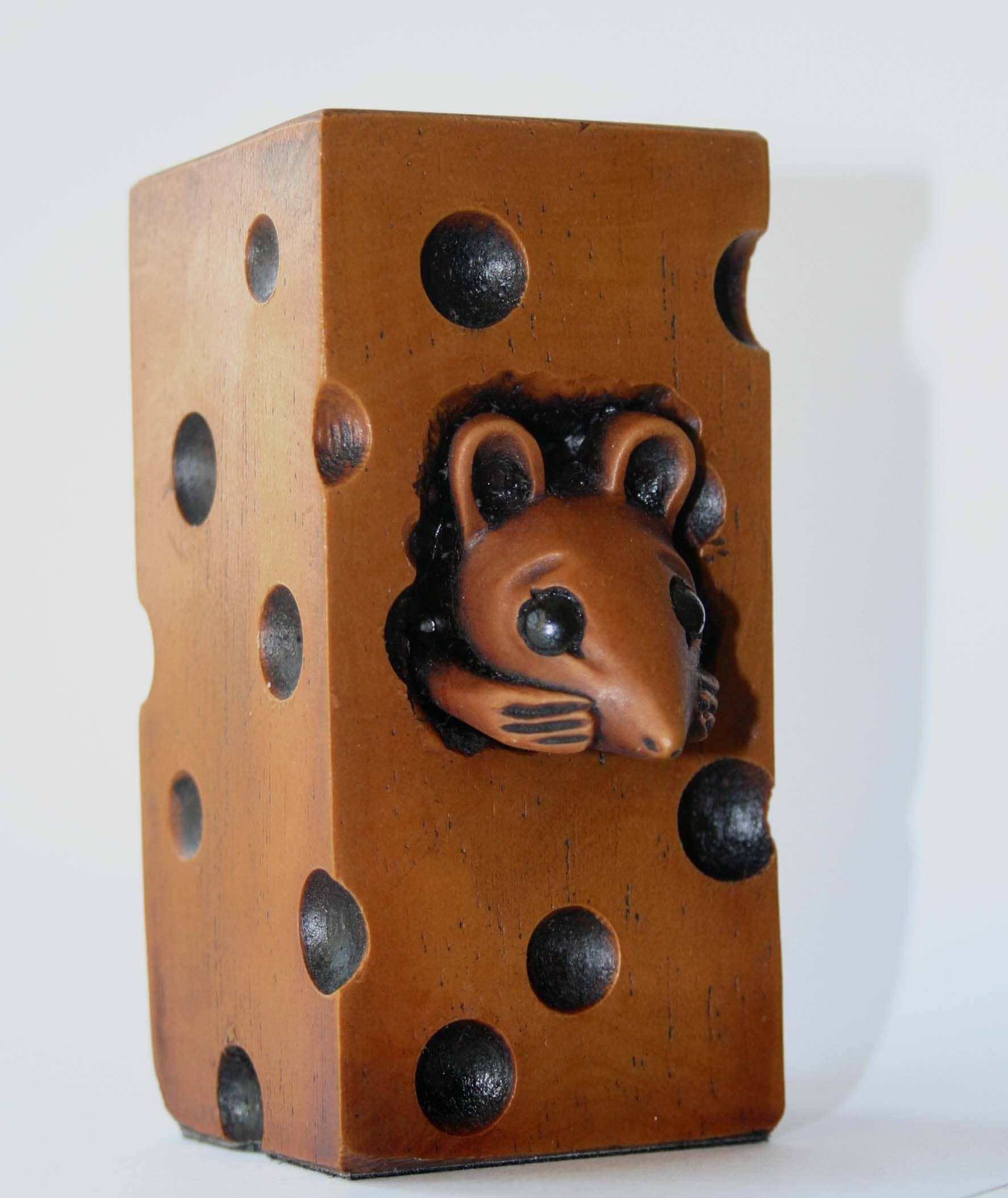Oakapple Designs Ltd - Wholesale Decorative Figurine - Church Mouse Hiding In Cheese Reproduction Carving Ornament.1