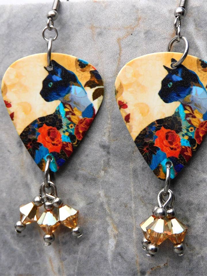 Elegante asiatische Stil Katzen-Gitarrenplektrum-Ohrringe mit Swarovski für den Großhandel von Simply Raevyn