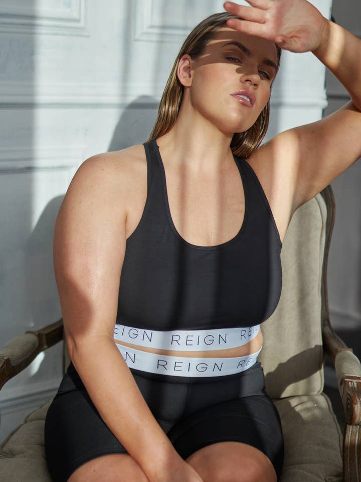 CHILL MED MIG HYGGELIGE HØJTALJEDE BIKER SHORTS for engroshandel hos Reign Studio