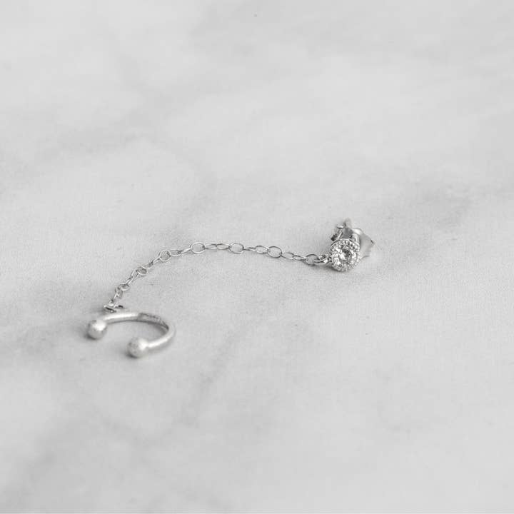 A Worthy Brand – wholesale Earcuff-örhängen – Örhängen med öronmanschettkedja - diamantstift med kedja till manschett