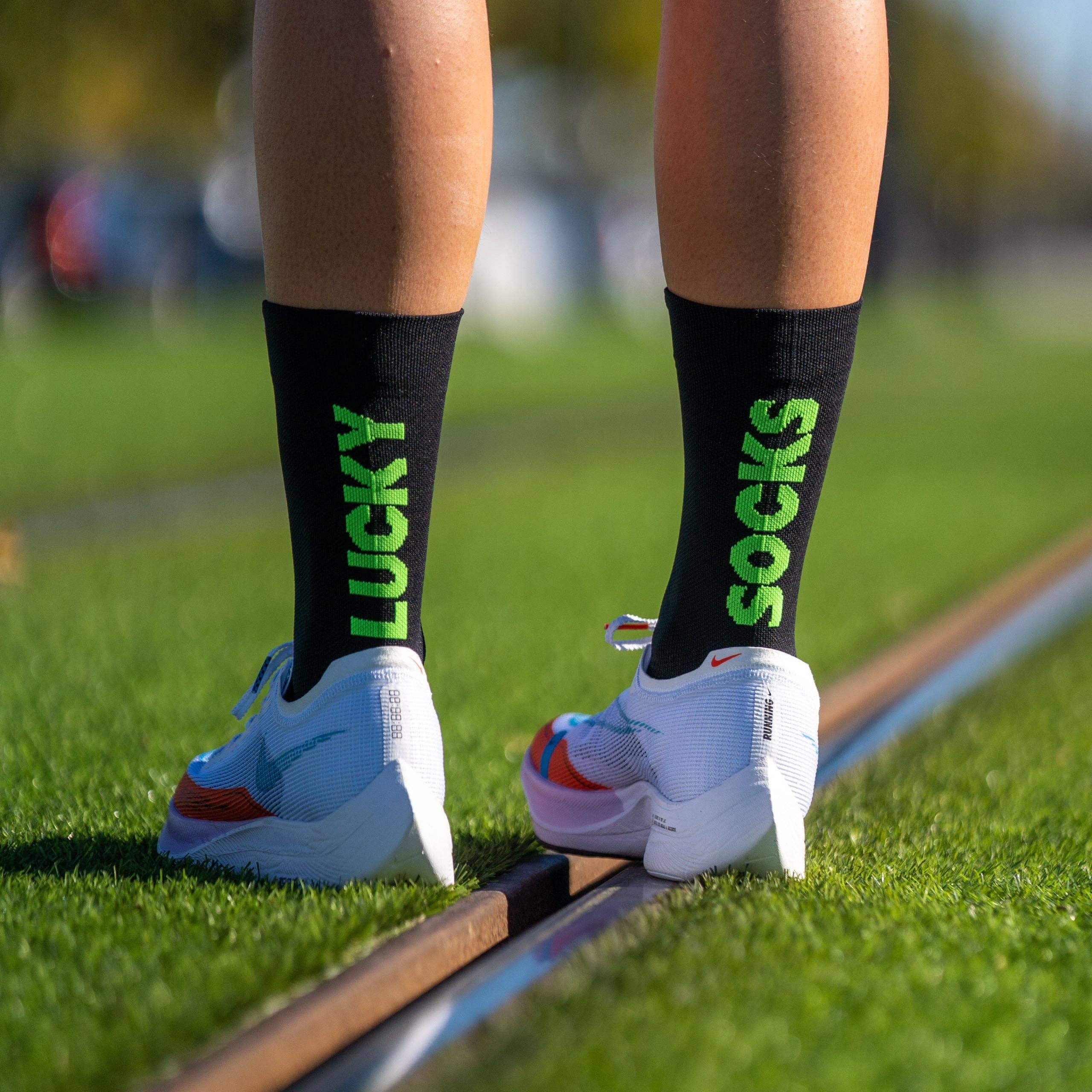 SPORCKS – Großhandel Socken - Unisex – LUCKY BLACK Laufsocken mit zusätzlicher Unterstützung an Knöchel und Mittelfuß3