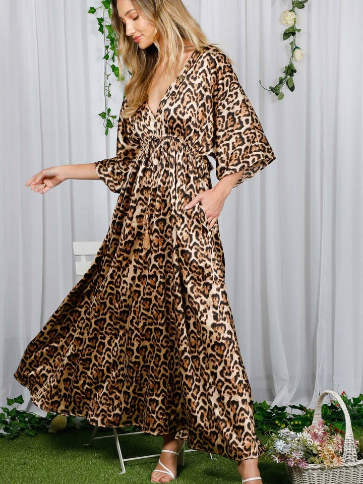 Vestido maxi com decote em V Dolman Design com estampa animal VD82370A por atacado de Vine & Love