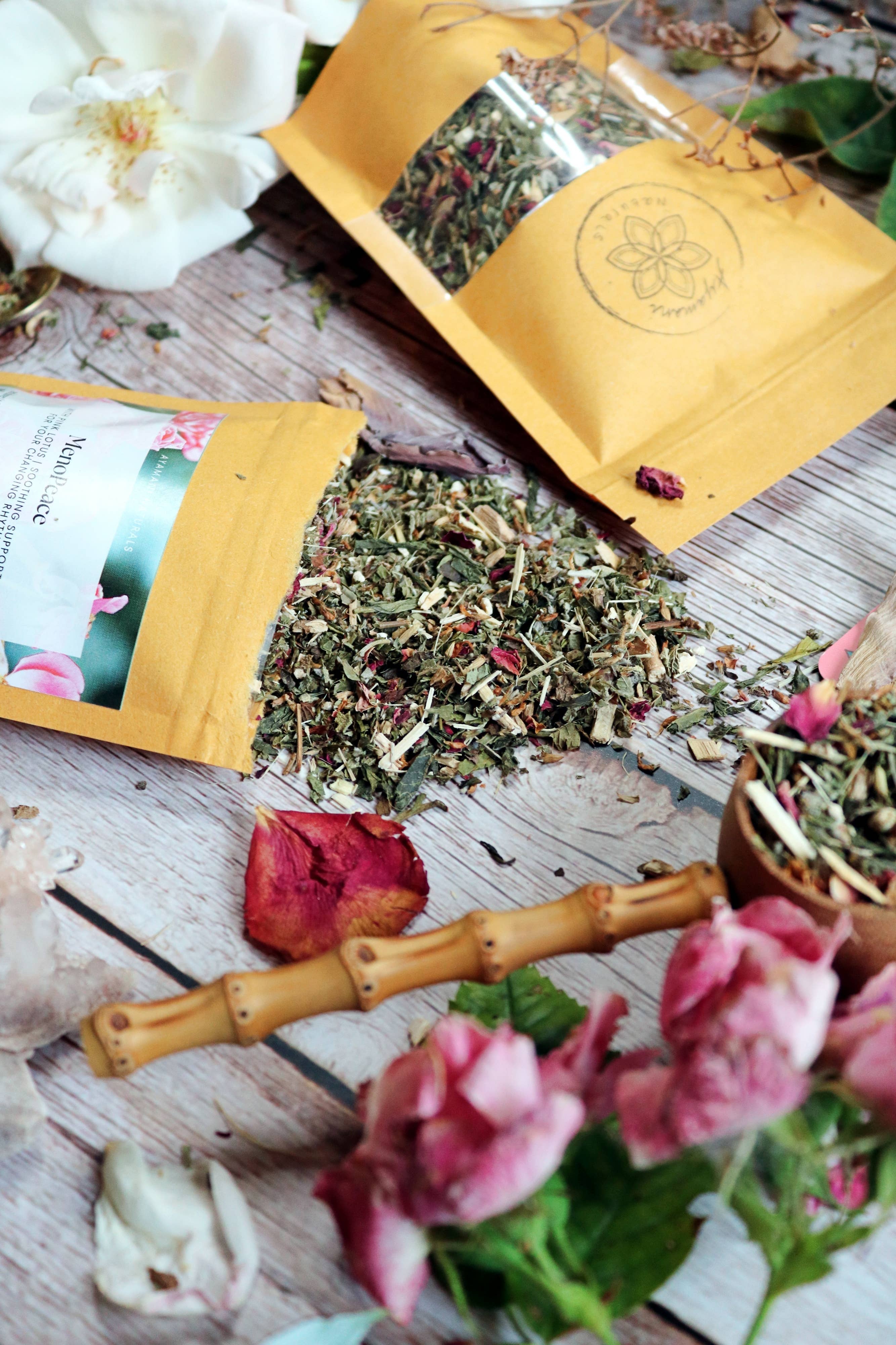 Ayamani Naturals - Vendita all'ingrosso Tisane salutari e depurative - MenoPeace | Tisana alle erbe per la menopausa con loto rosa4