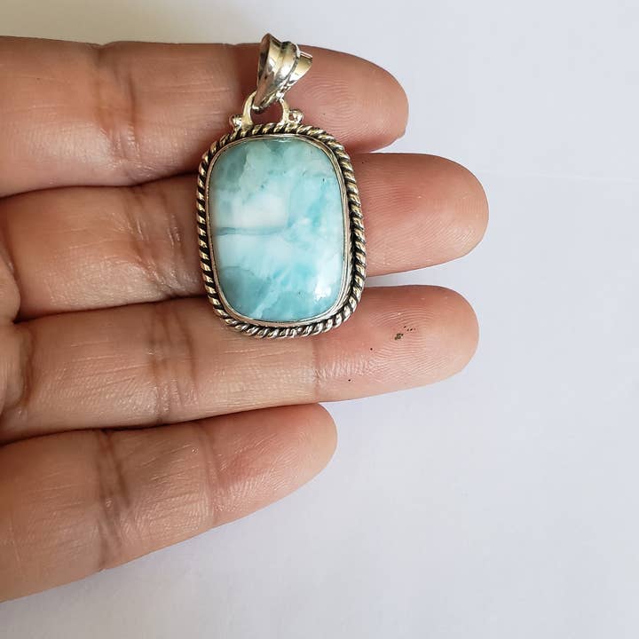 Naturlig larimar 925 sterlingsilverhänge för wholesale av GTG Gems Corp