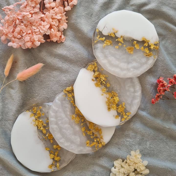 Hvid & guld blad diamant kant harpiks coastere sæt af 4 for engroshandel hos Lunar Living