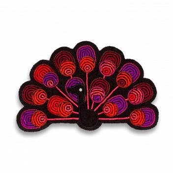 Broche brodée à la main - Paon pour la vente par Macon & Lesquoy