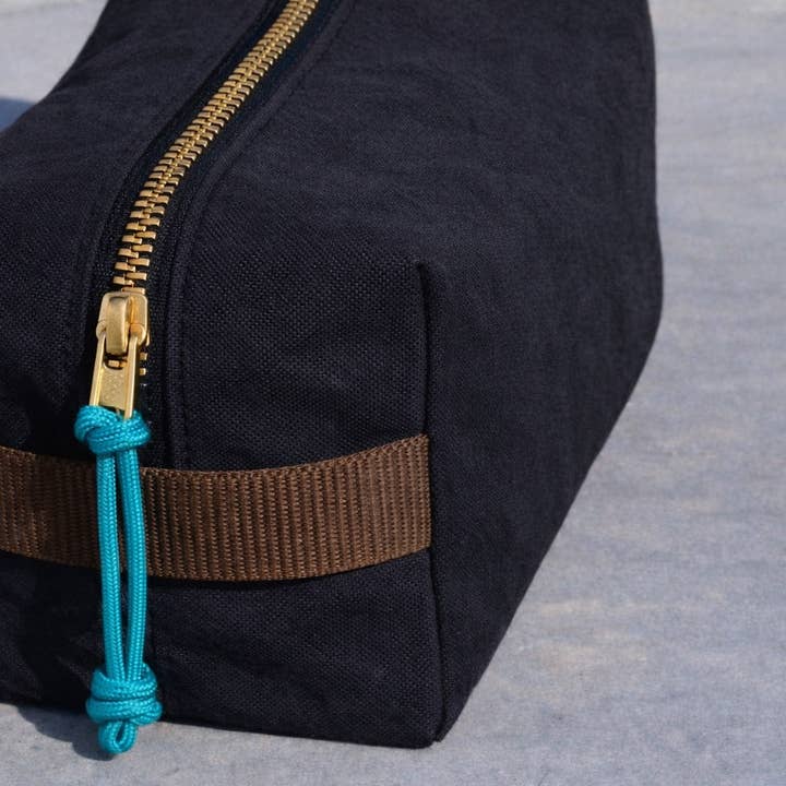 Newton Supply Co - Wholesale Toiletry Bag - Unisex - waxed canvas dopp kit5