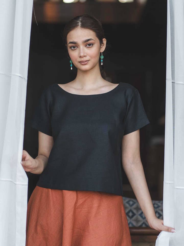 Top em linho Ebony Classic Cortado por atacado de Drishya Linen