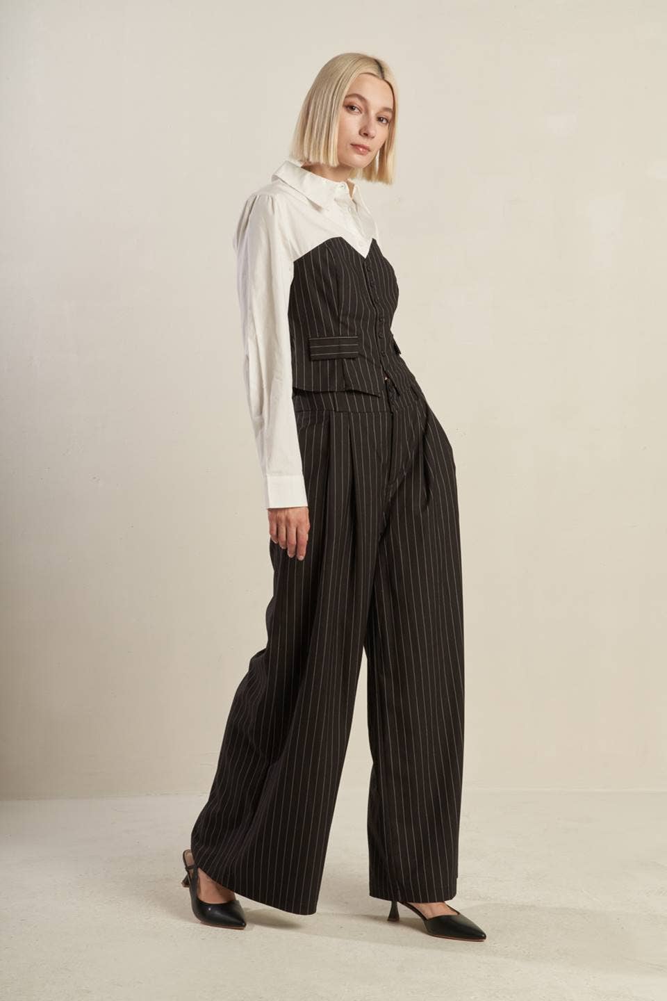 BLACK WHITE A woven top - FT1340 for wholesale on Faire3