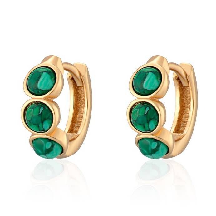 Malakit Cabochon Huggie Hoop-örhängen för wholesale av Scream Pretty - Recycled Sterling Silver Jewellery