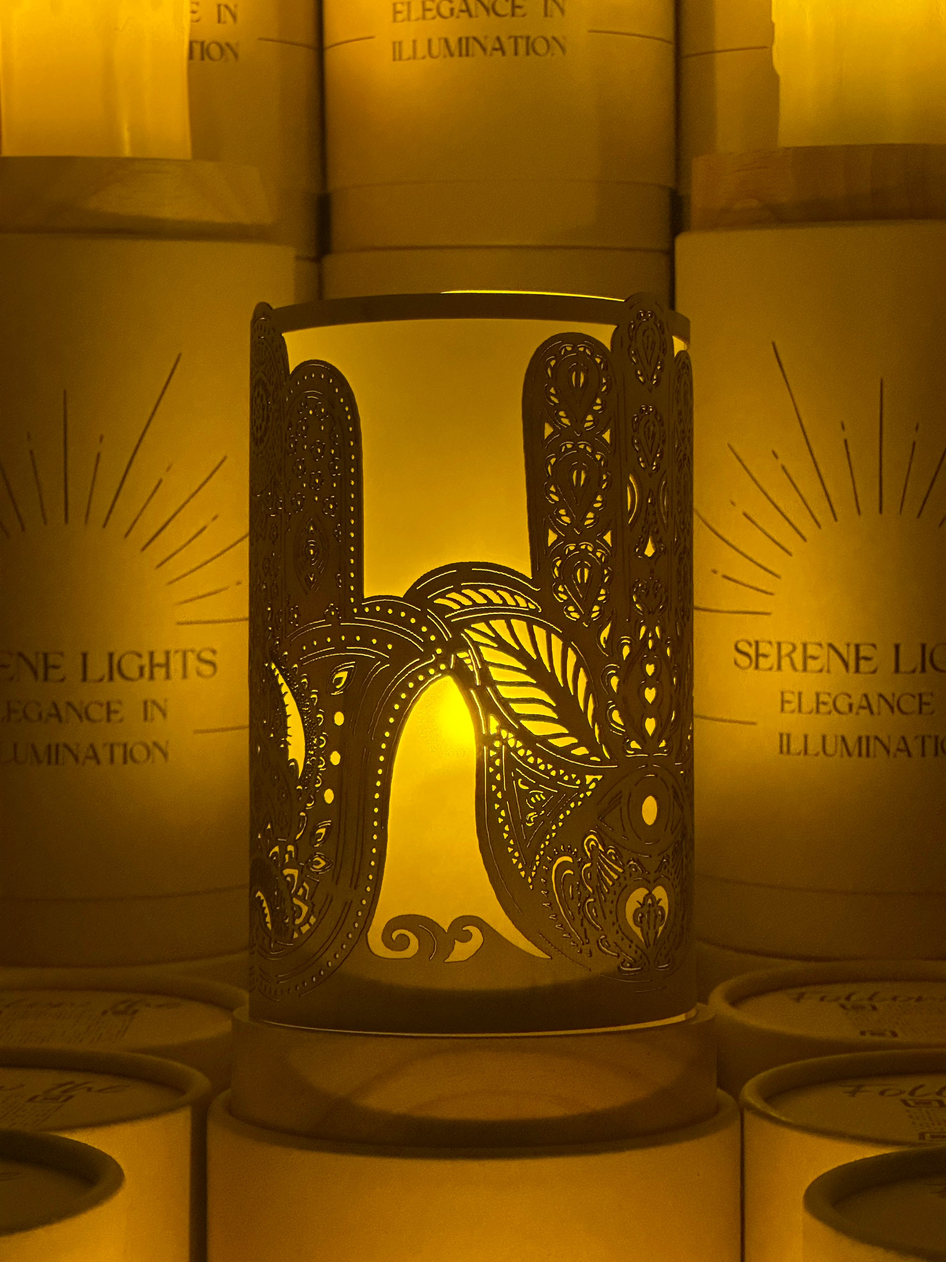 Serene Lights - Vente Décorations de table - Hamsa, Bougeoir Décoratif – Gravé au Laser, Placage de Bois Fait Main, Bougie LED Rechargeable4