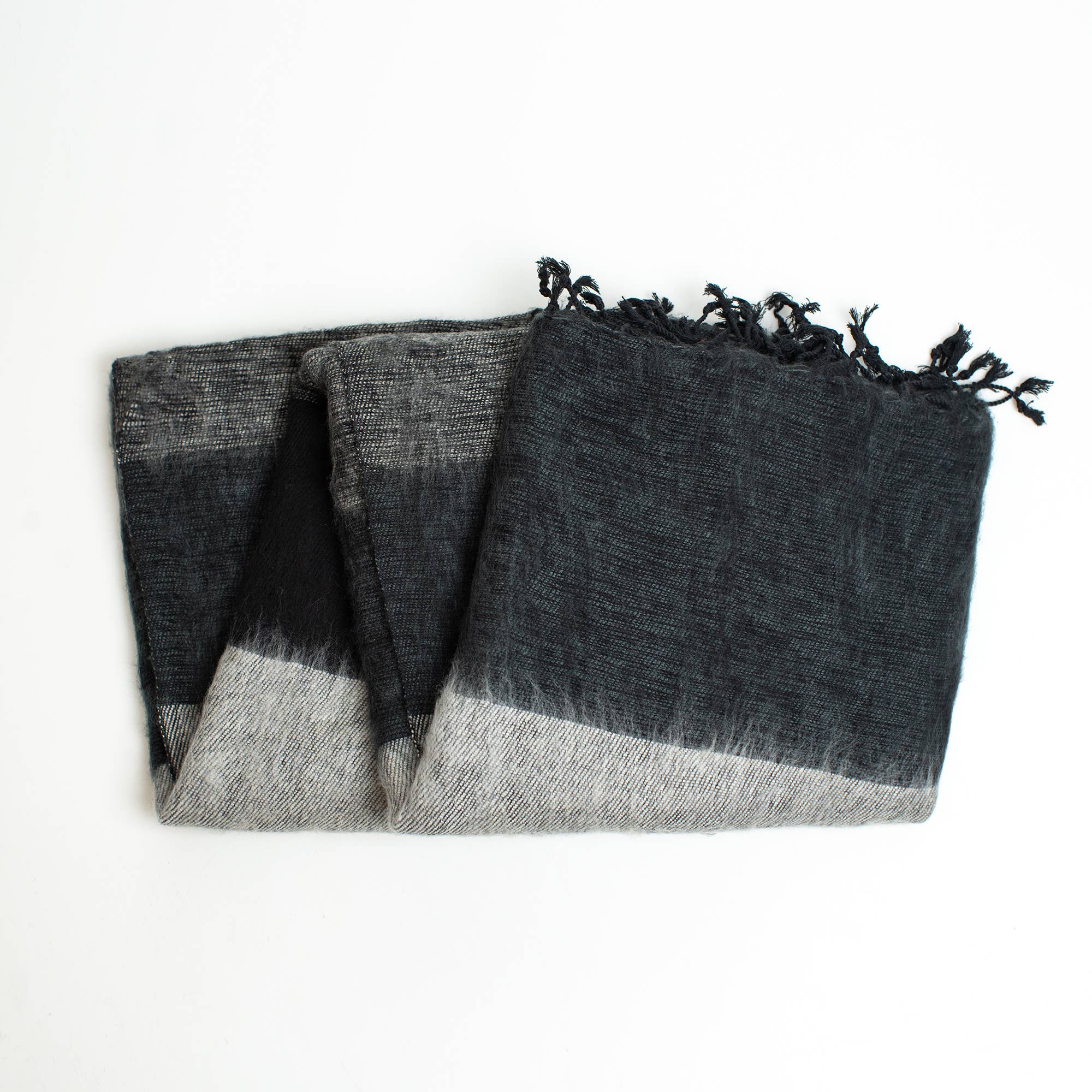 ART HIMALAYAN TRADING LTD - Vente Plaids - Couverture de voyage en laine de yak extra douce, 46 x 96 pouces, fabriquée à la main7