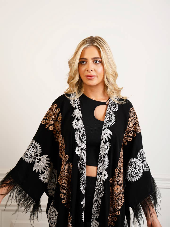 Unmatched BYU - Vendita all'ingrosso Kimono - Donna - Kimono ricamato con piume Hijan1