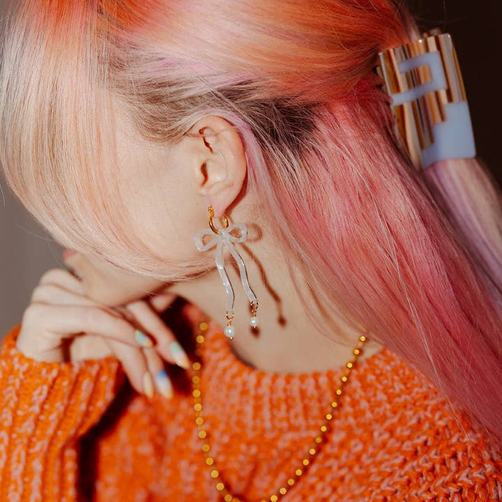 Paulina Otero – Brincos de argola por atacado – Arcos de arco em iridescente branco4