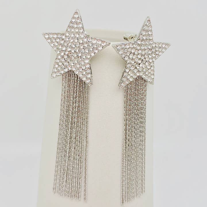 Orecchini lunghi con nappina a stella a cinque punte con strass per la vendita all'ingrosso da parte di Mio Queena