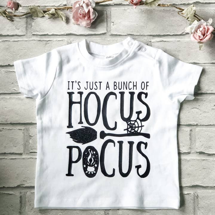 Het is gewoon een stel Hocus Pocus kindert-shirt voor wholesale door Willow & Fleur UK