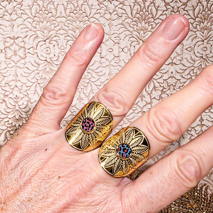 Vergoldeter Edelstahlring mit Leopardenmuster aus Harz für den Großhandel von Lydée Déco