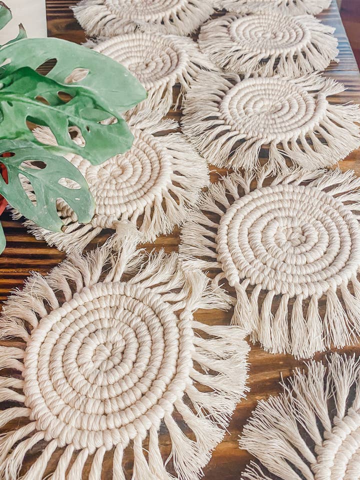 Set de sous-verres en macramé pour la vente par Beauty Among Us