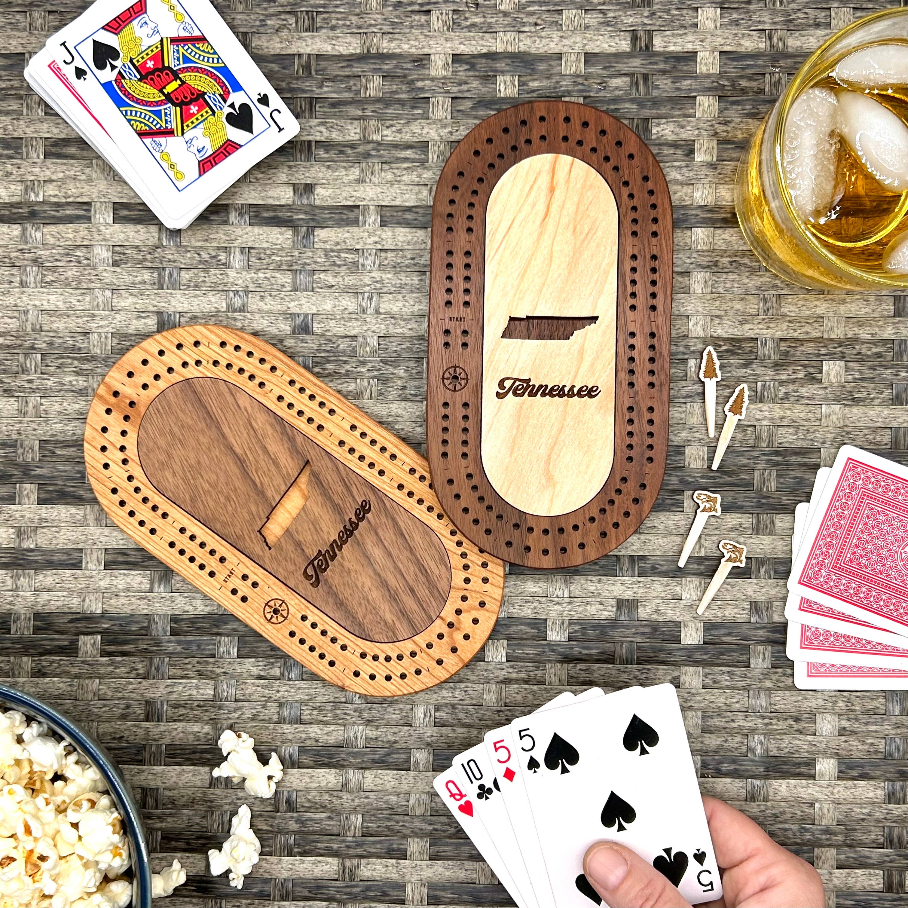 Cast & Carve - Venta al por mayor Juegos de mesa - Juego de minitablas de viaje de EE. UU., con pinzas personalizadas38