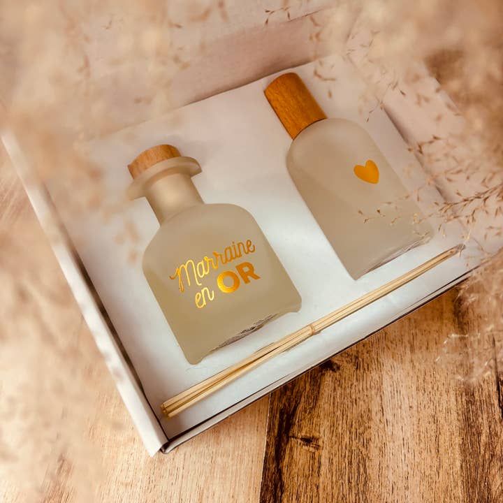 Lyxig presentförpackning med diffusor & inomhusdoft - gudmor i guld för wholesale av La vie en magenta