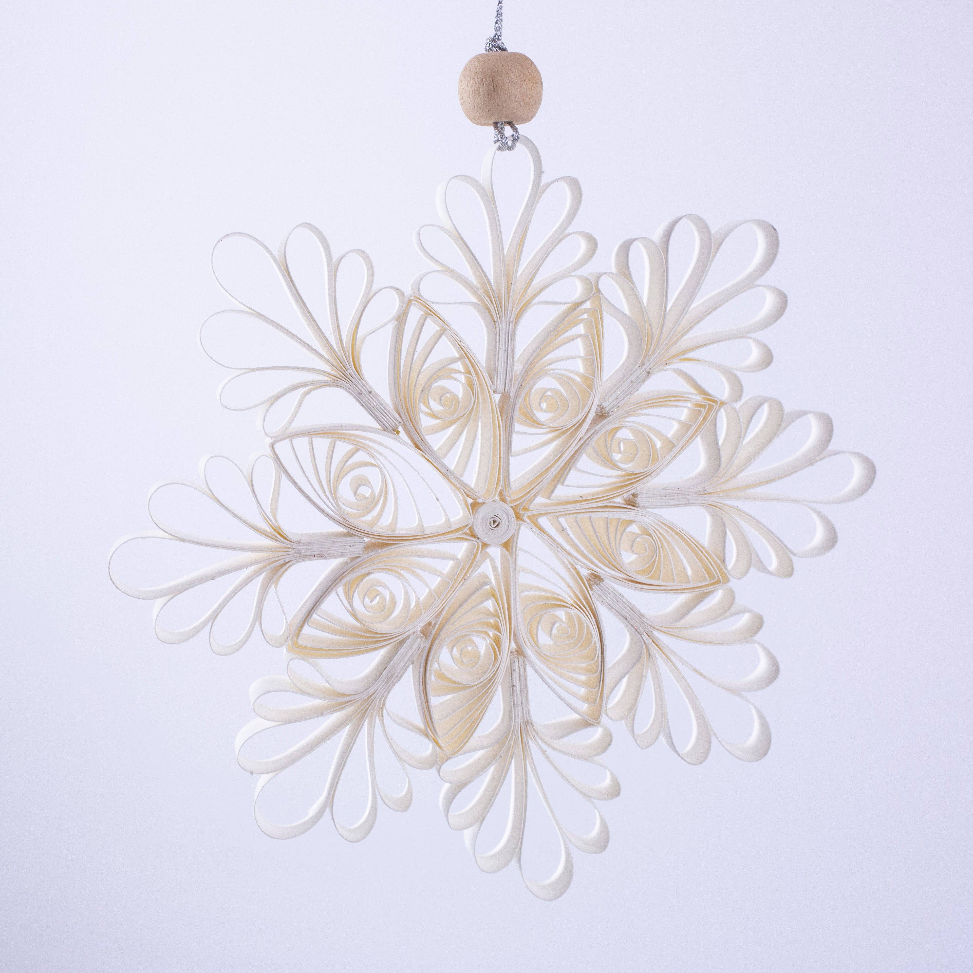 Artschatz LLC – Großhandel Verzierung – Quilling-Schneeflocke „Aspen“ Ø 15 cm | Weihnachten / Winter1