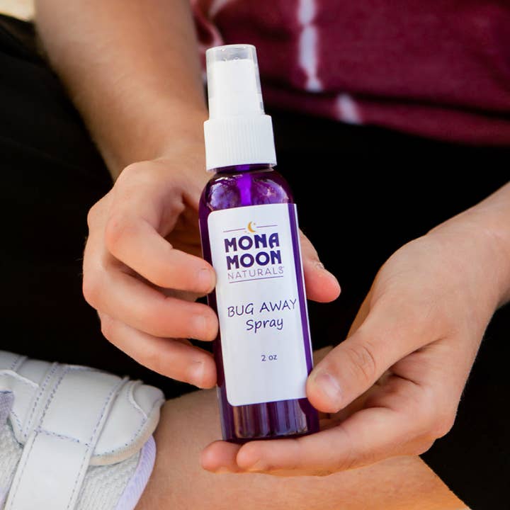 Spray anti-insectes pour la vente par Mona Moon Naturals