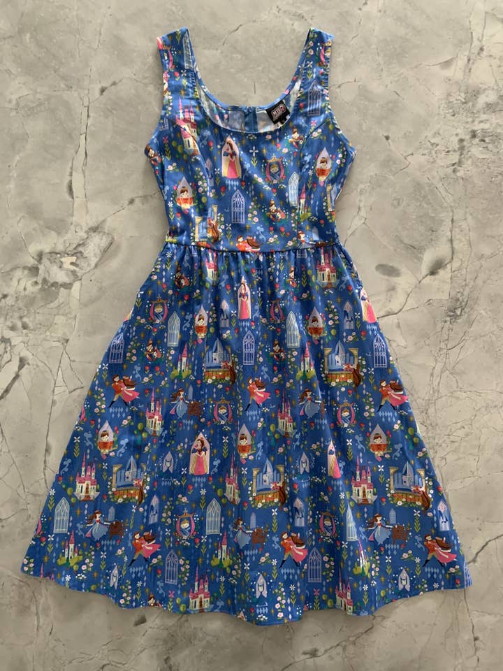 Retrolicious – wholesale Klänning - Dam – 4778 Törnrosa klänning