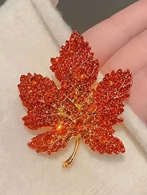 ( P085 ) Folha de Bordo Vermelha Cintilante Broche por atacado de Jewelry Max