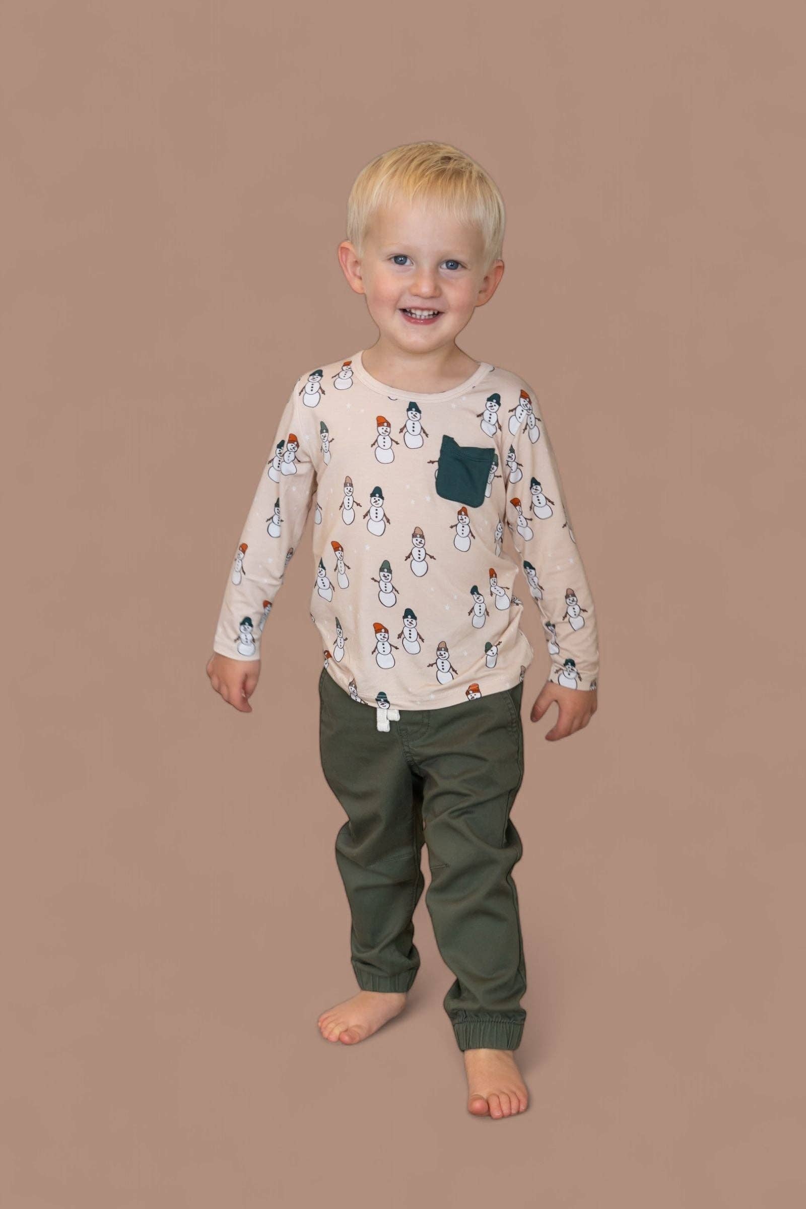 Dream Big Little Co. – T-shirt - Crianças por atacado – T-SHIRT DE BOLSO SONHO AMIGOS GEADOS2