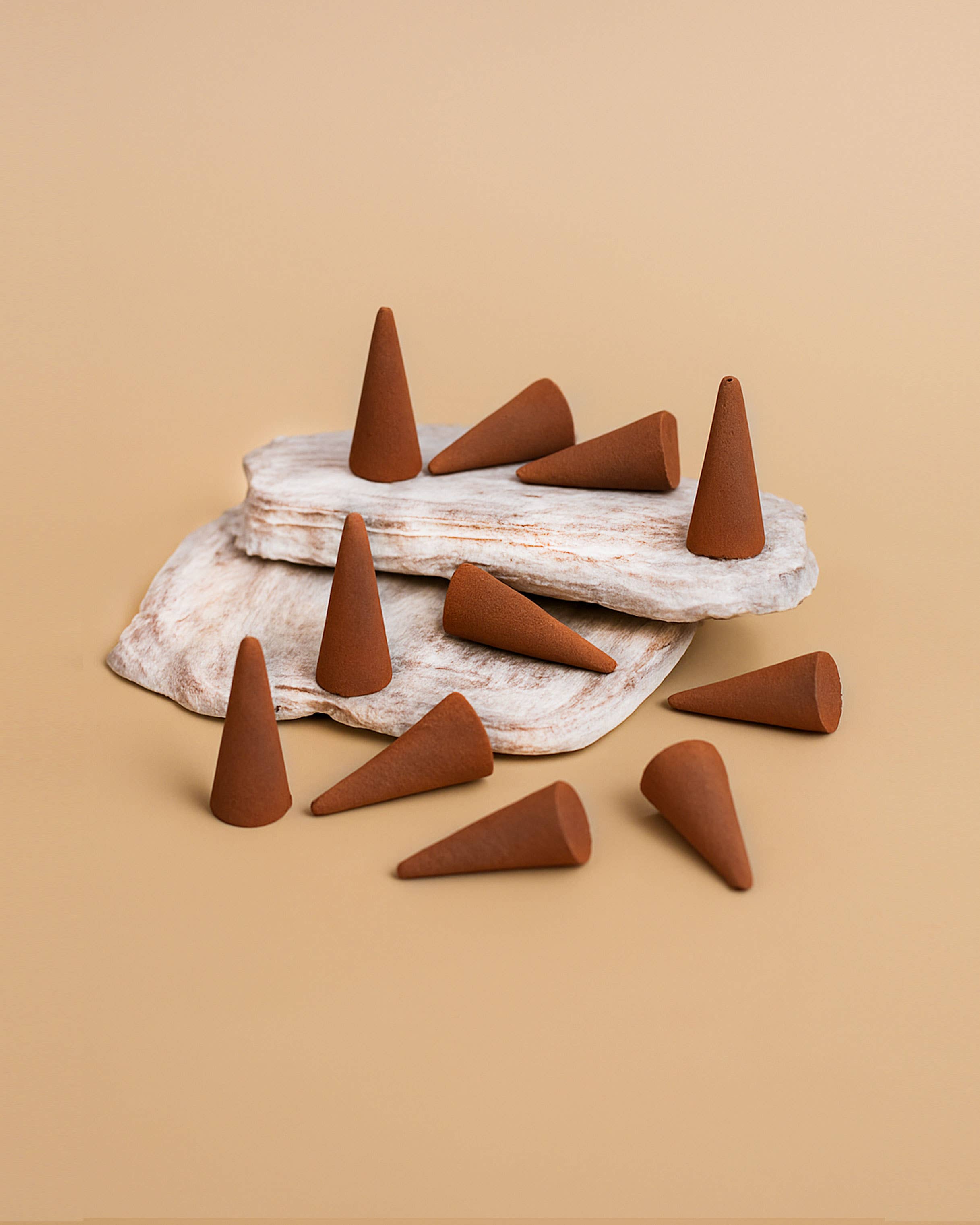 Fais – wholesale Incense – Christmas Warm Spice Incense Cones – Set of 16 Eco Pack