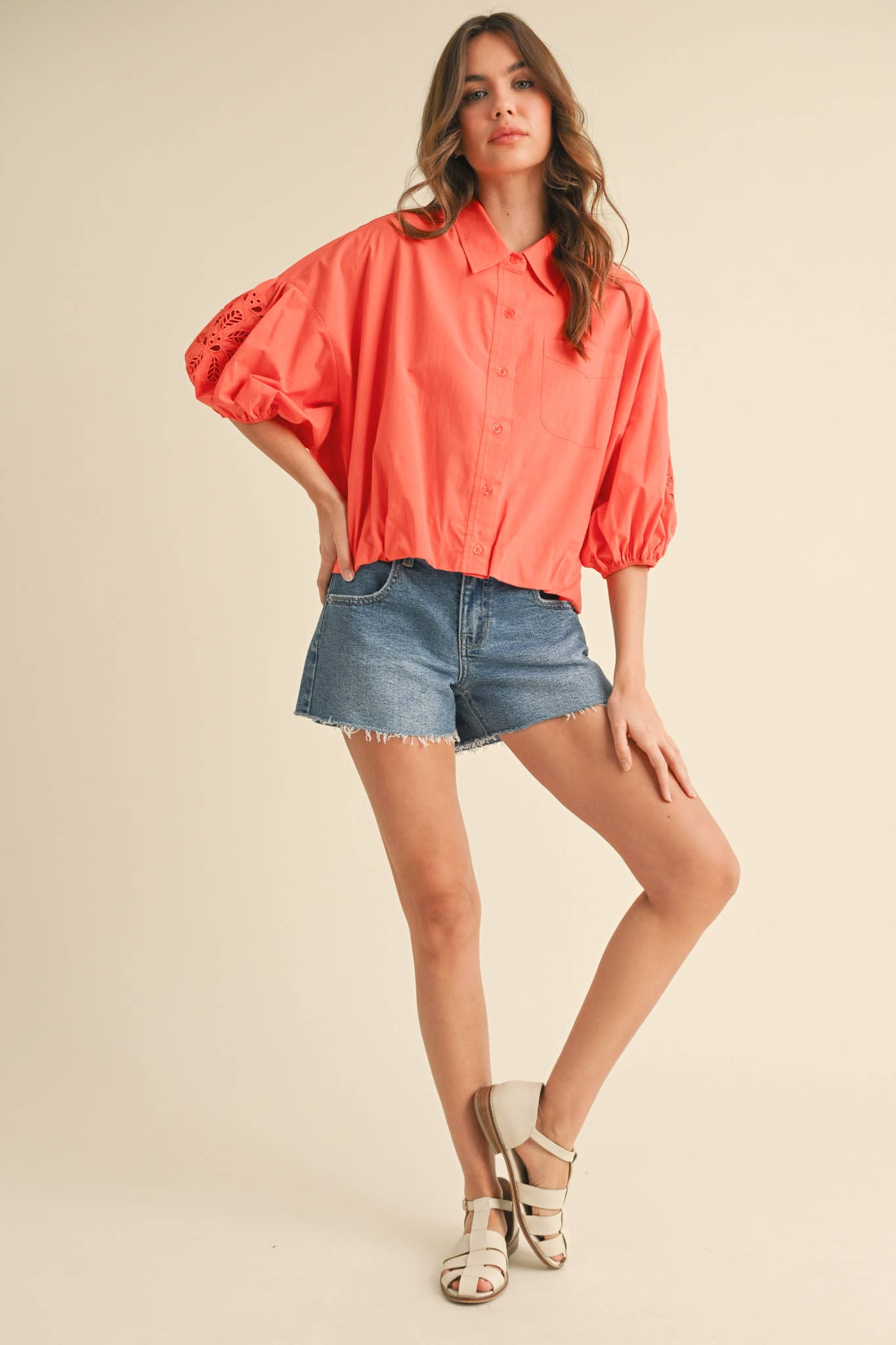 &MERCI – Engroshandel Skjorte med buttondown – til kvinder – UDSKÅRET BRODERET BOBLEÆRME TOP MTP383564