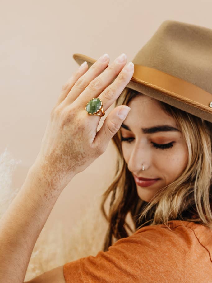 Opgeheven ring voor wholesale door Crowned Free