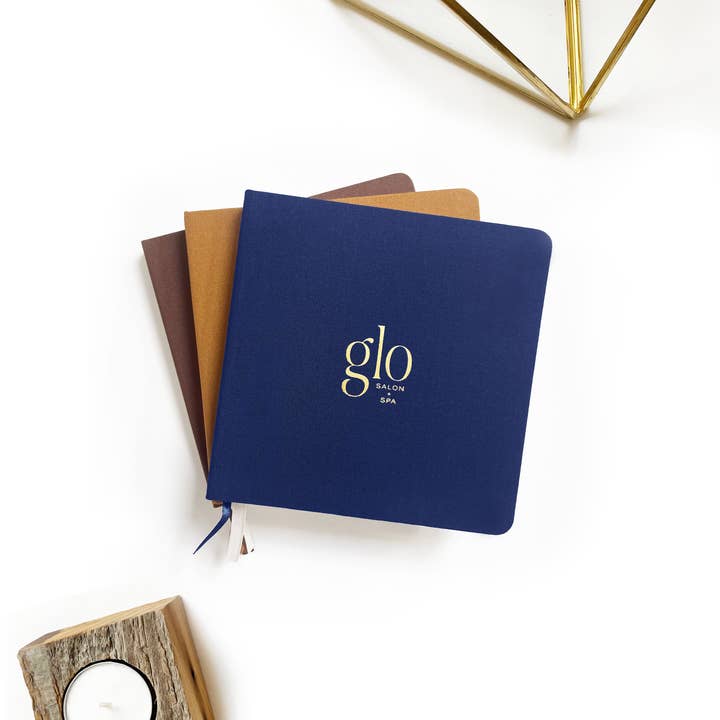 Taccuini quadrati in lino con logo personalizzato in rilievo a lamina | Blu navy e marroni per la vendita all'ingrosso da parte di Studio Portmanteau