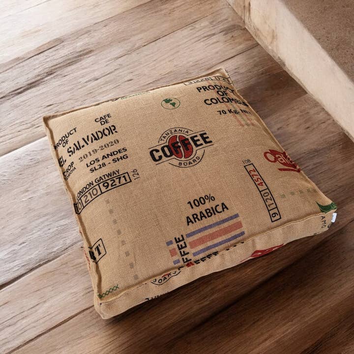 Poufs et coussin de sol 70x70 - Collection Coffeebag pour la vente par Artisan by MF