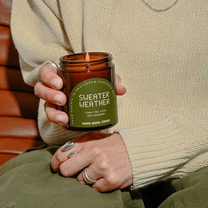 Very Goods Studio - Wholesale Jar/Filled Candle - SWEATER WEATHER / 170 ml / 45-50 Hours Amber Glass Jars