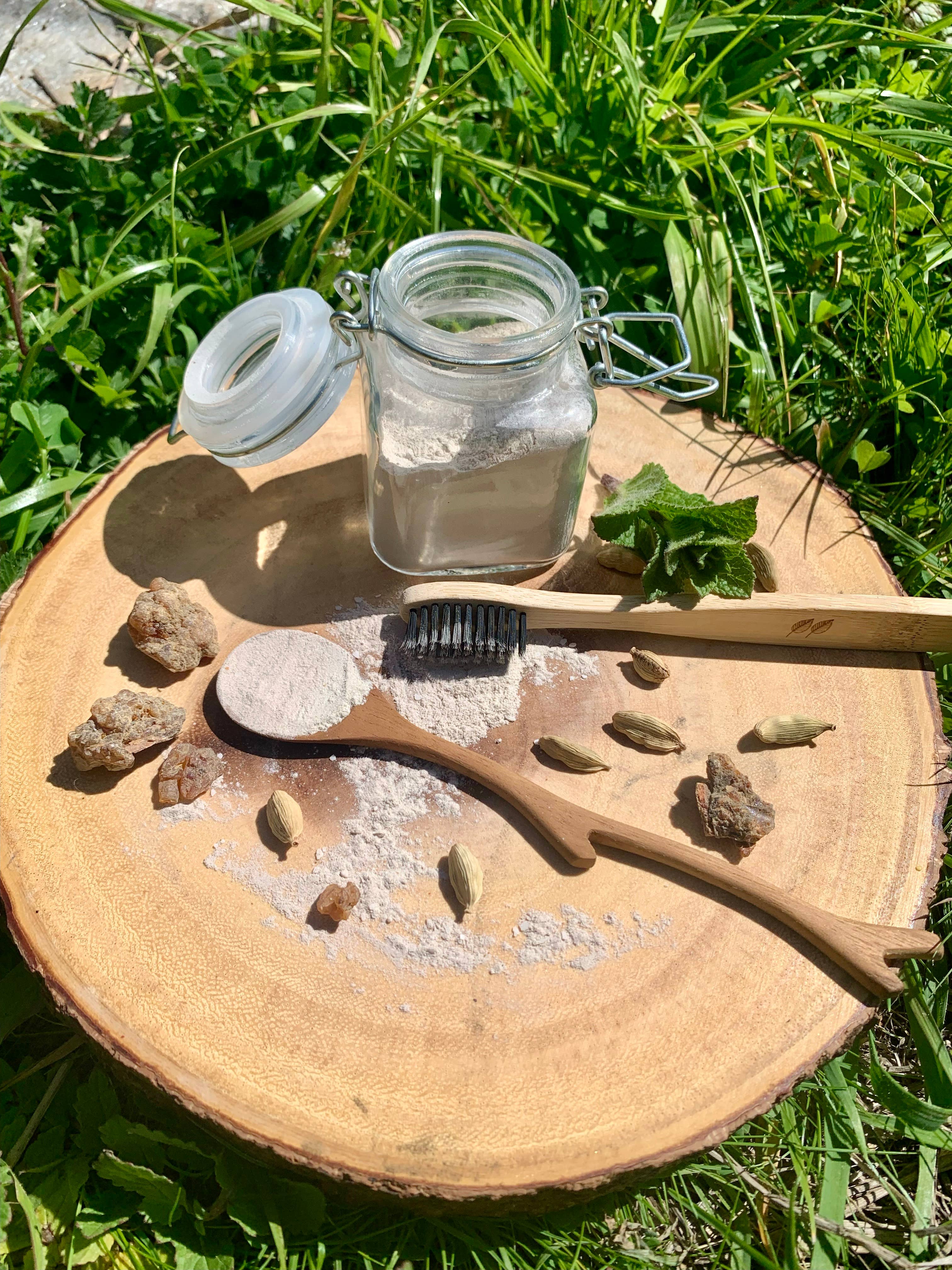 MyApothekeri – wholesale Toothpaste – Myrrh & Pearl Tooth Treatment Powder1