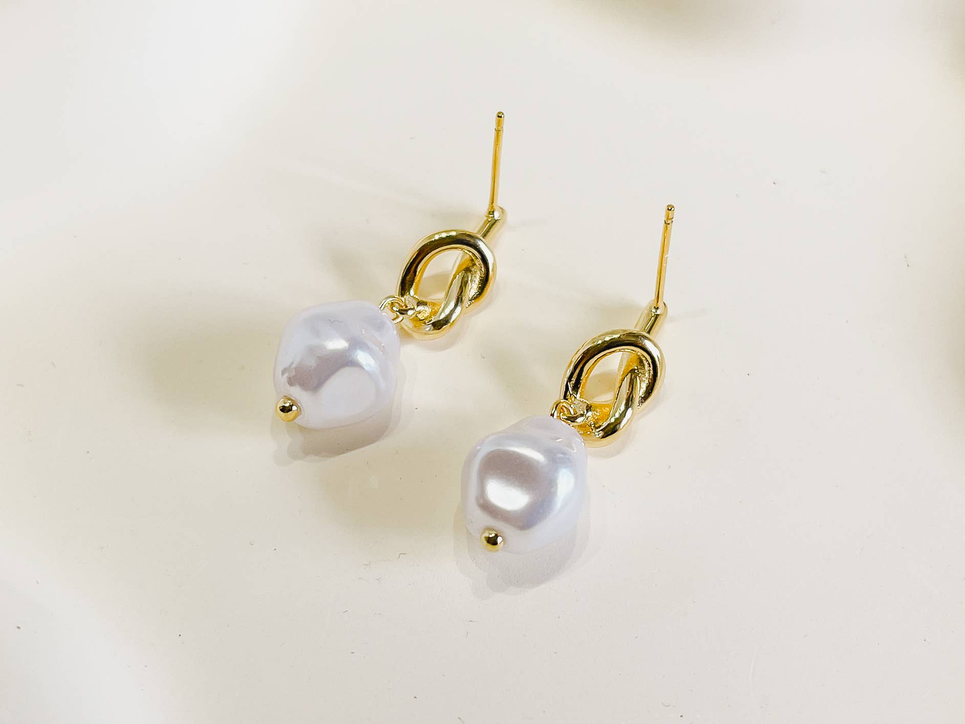 Melange Blanc – wholesale Dangle earrings – E161 love knot pearl dangle earring, knot earrings, dangle9