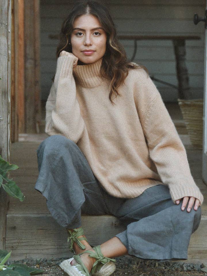 Le pull Carmel en cachemire//Canyon pour la vente par Beachwood The Label