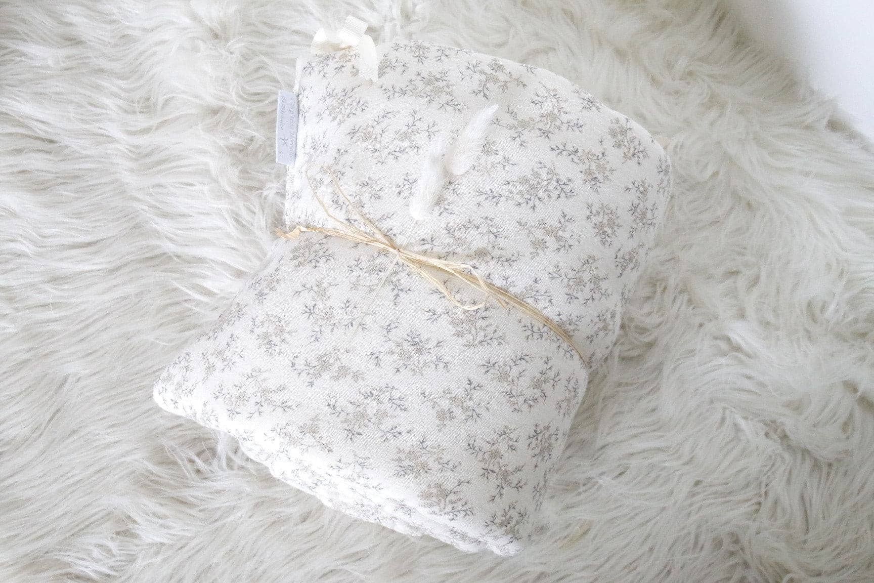 Les p'tites Merveilles de Bérénice - Wholesale Bassinet - Baby - “Louison” bassinet in ecru organic cotton double gauze with beige flowers16