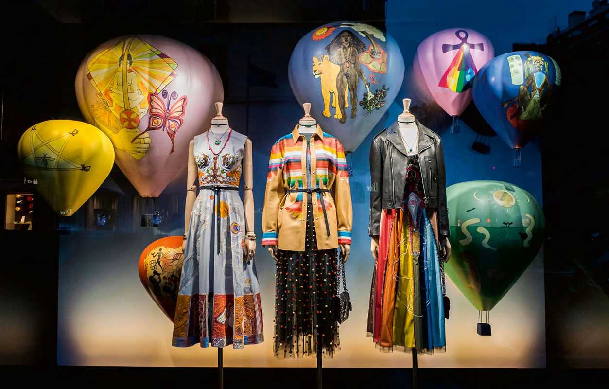 Simon & Schuster - Wholesale Display Book - Paris. In Fashion by Pierre Toromanoff6