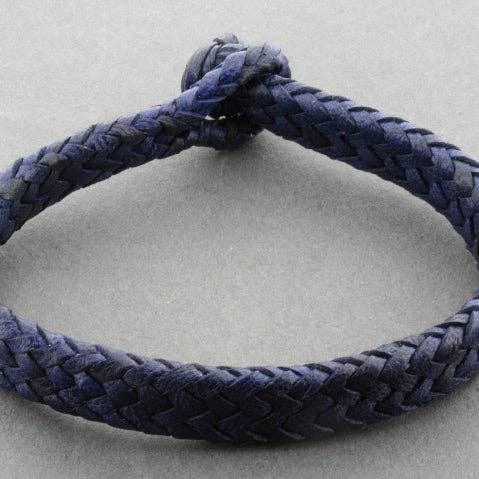 Bracelet en cuir tressé - bleu denim pour la vente par Makers & Providers