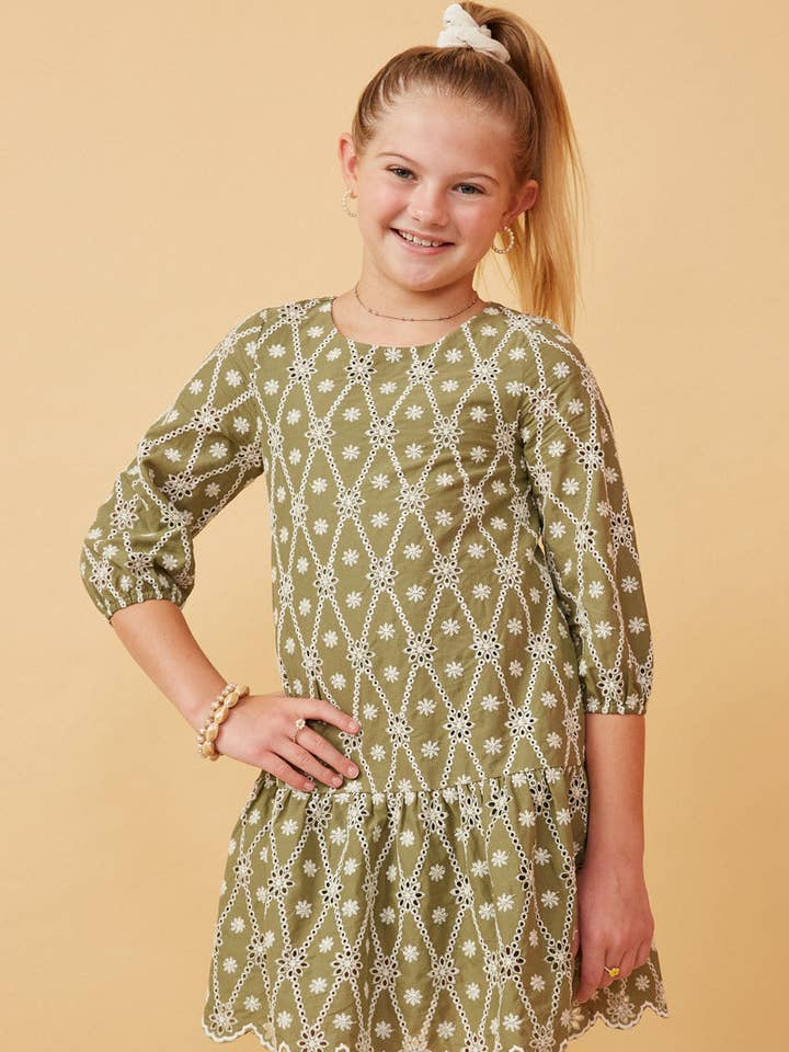 Vestito con Motivo a Occhielli e Uncinetto con Orlo a Scallop per Ragazze per la vendita all'ingrosso da parte di Hayden LA