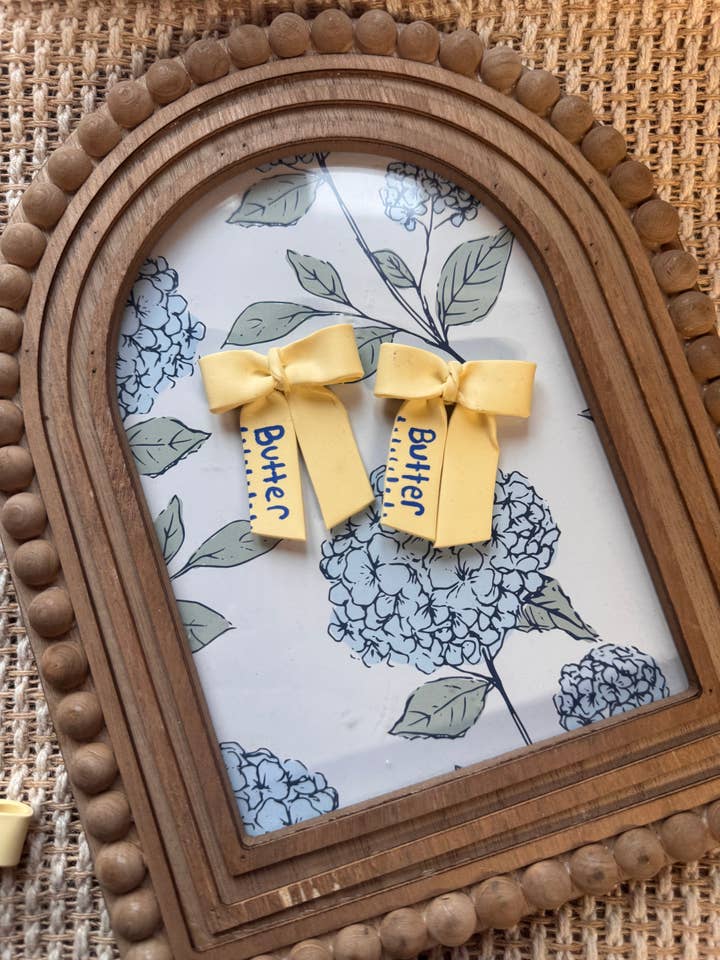 Noeuds de Beurre | Boucles d'Oreilles en Argile Polymère Fait Main pour la vente par Watch Me Bloom