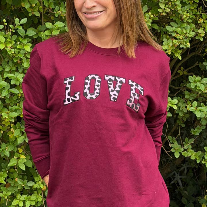 Amor Bordado em Sweatshirt Azul Marinho (Cópia) por atacado de Percy and Nell Retail Limited