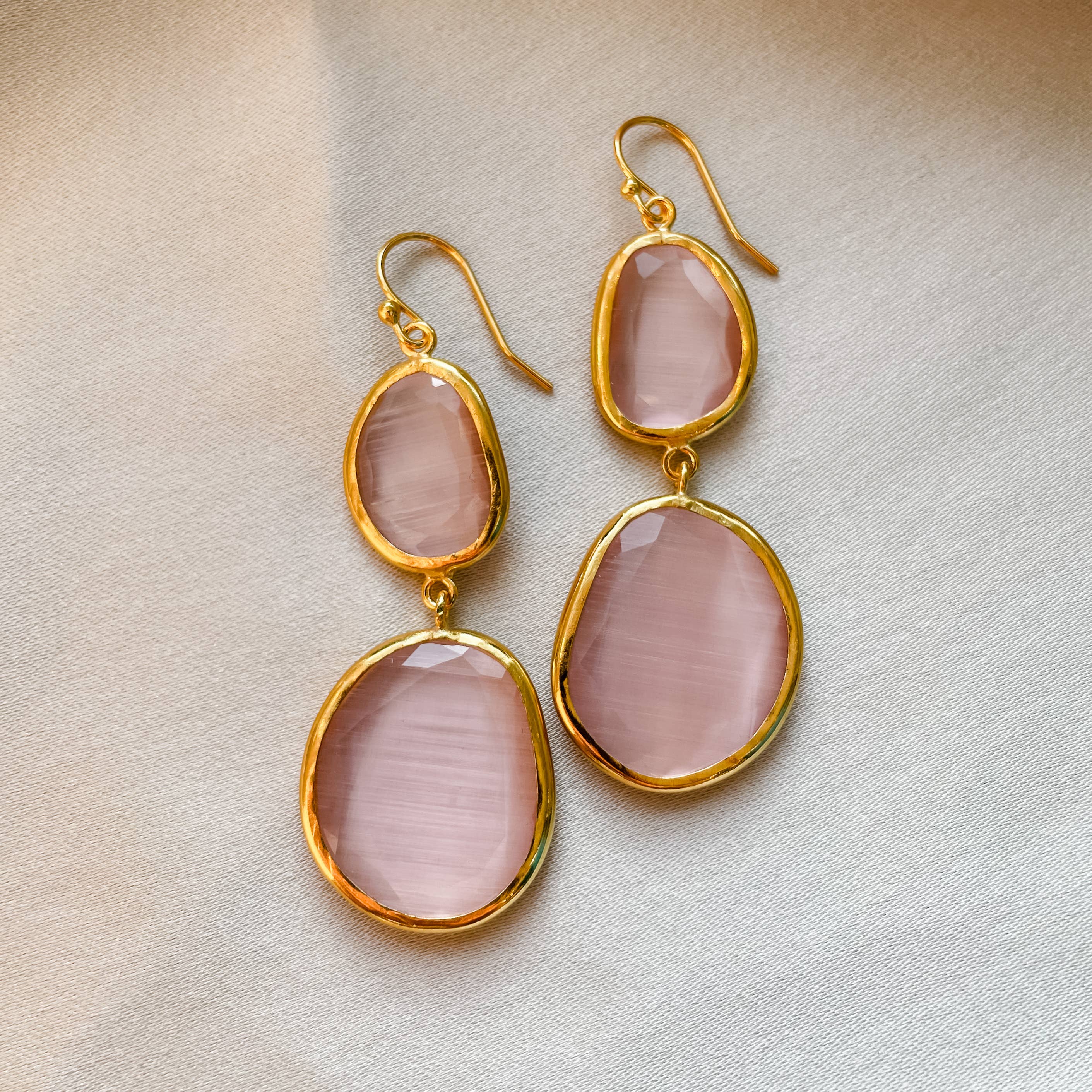 Chakarr Jewelry - Wholesale Hangende/ronde oorbellen - KERN | OORBELLEN MET TWEE DRUPPELS1