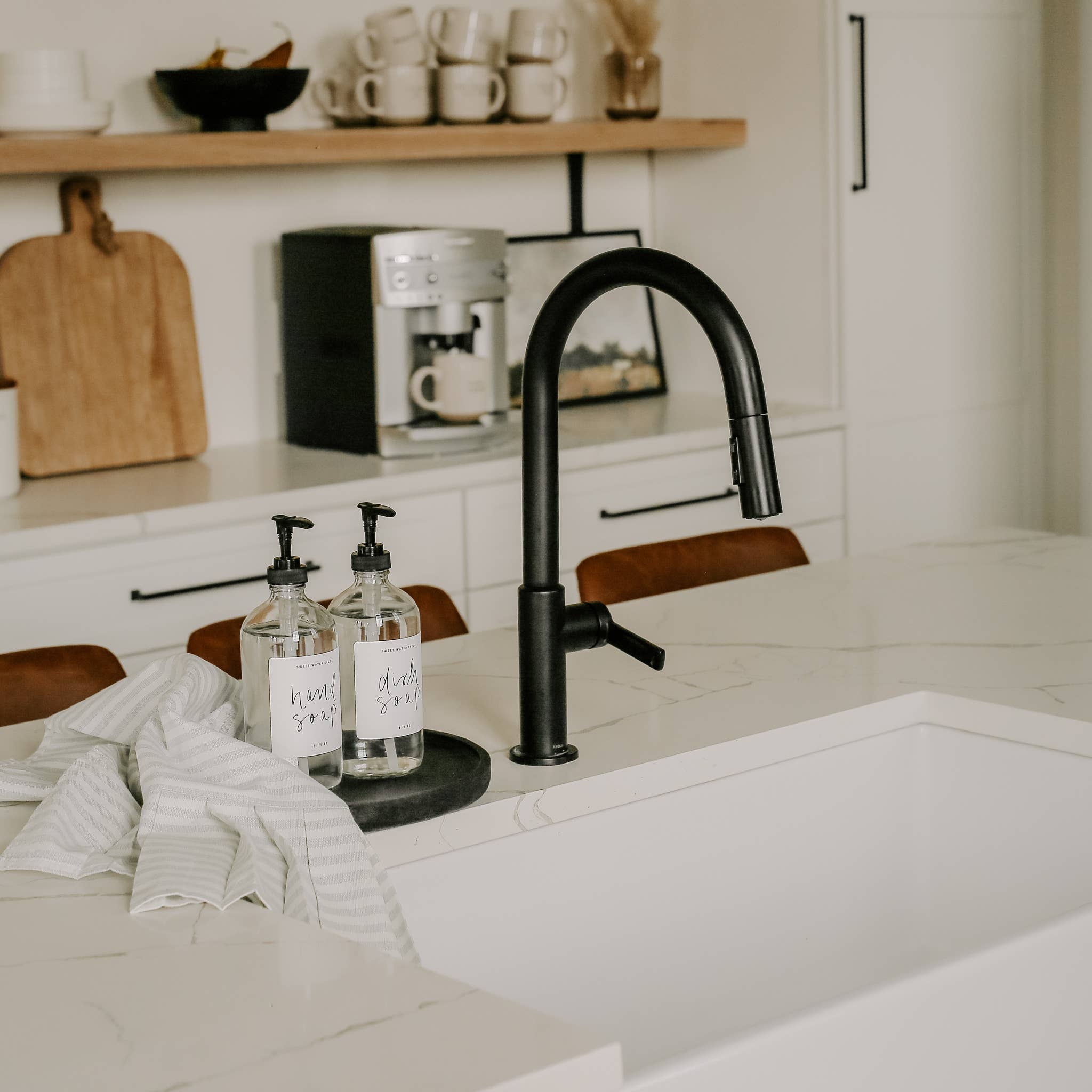 Sweet Water Decor - Wholesale Decorative Tray - Black Round Wood Tray - Home Decor & Gifts8